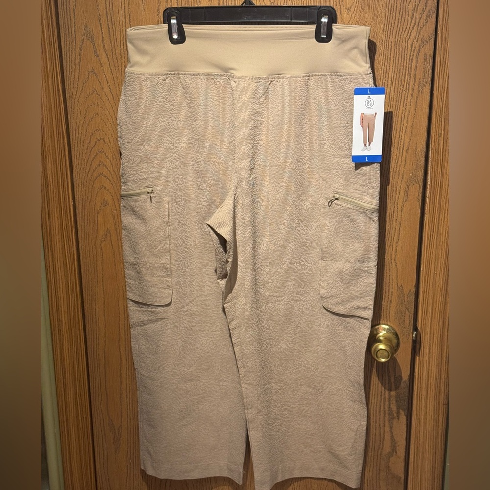 Sage Collective Women's Capri Zip Cargo Pockets Pants in tan. Size Large - Picture 4 of 11